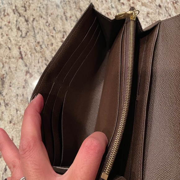 *SOLD* Louis Vuitton Sarah Wallet Damier Ebene - Picture 8 of 16